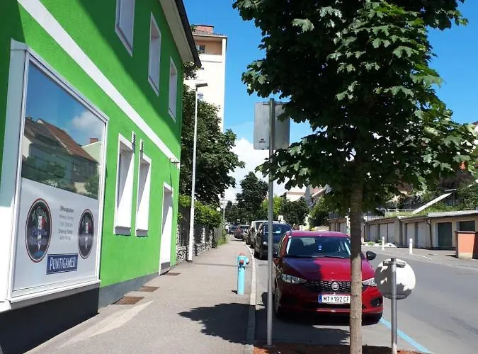 Vasiri Апартаменты Книттельфельд